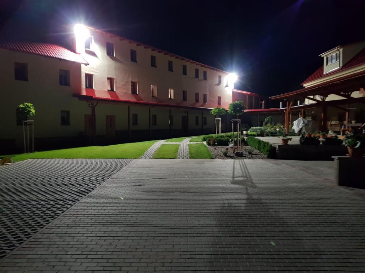 Bed and Breakfast Bendovsky Dvur Dusniky Exterior foto